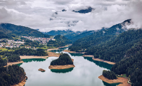 意大利阿尔卑斯山中心卡多雷湖全景图, 白云岩, 近贝卢诺