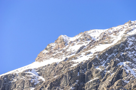 顶尖山与雪