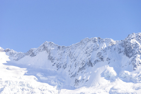 顶尖山与雪