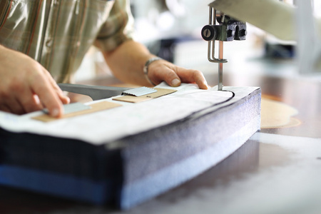 裁剪房.刀,表冲孔面料照片