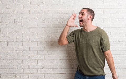 大声尖叫的家伙图片