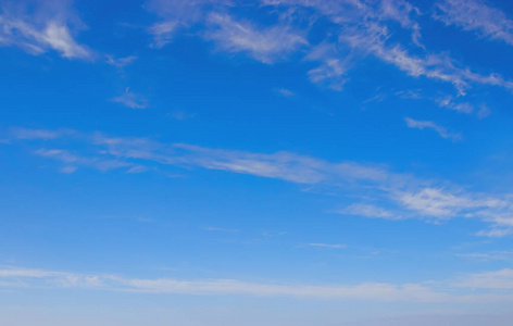 新鲜的空气.多云的天气.云的形成.洁白的云朵照片