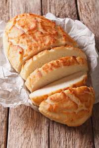 荷兰食品 老虎面包切片的特写。垂直