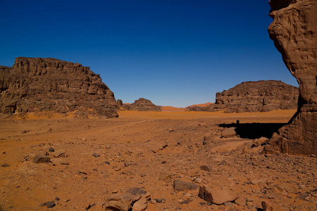 阿尔及利亚 Tassili najjer 国家公园及尔胡阿里布迈丁的抽象岩石形成