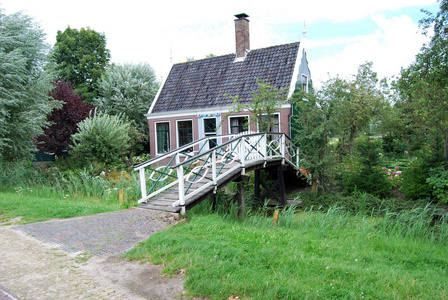 传统的荷兰老房子在桑斯安斯 Schans赞丹博物馆村庄建设