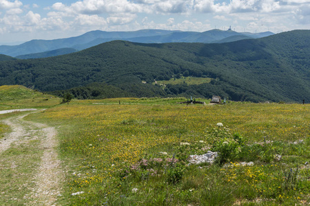 旧 Planina 巴尔干 山脉从 Shipka 峰, 旧扎戈拉地区, 令人惊叹的夏季景观, 保加利亚