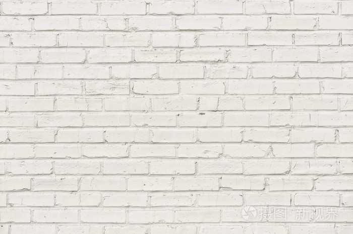 白砖墙为背景的