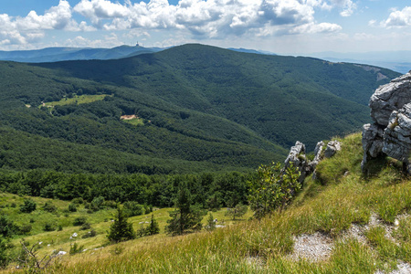 旧 Planina 巴尔干 山脉从 Shipka 峰, 旧扎戈拉地区, 令人惊叹的夏季景观, 保加利亚