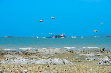 完美的天空和水与海线泰国