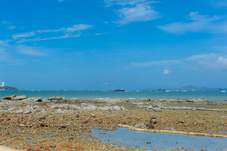 完美的天空和水与海线泰国