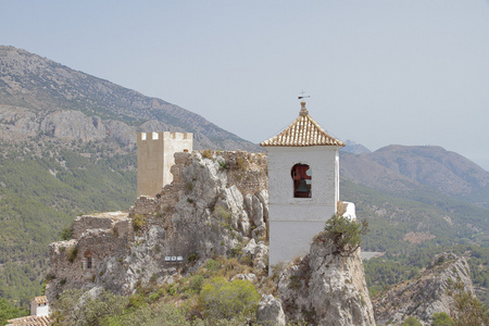 在 el 柏嘉 de guadalest 的城堡和钟塔的塔