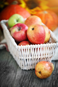 苹果的新鲜收获。感恩节快乐。丰收节。秋季背景