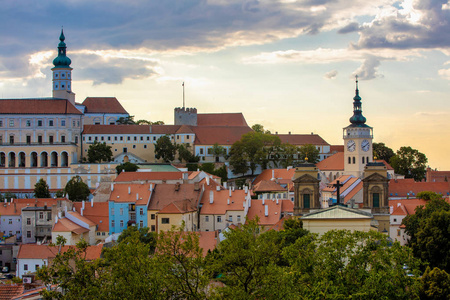 Mikulov 城和城堡, 从圣 Sebastiano 的教堂 Svaty KopecekMikulov, 南摩拉维亚, 