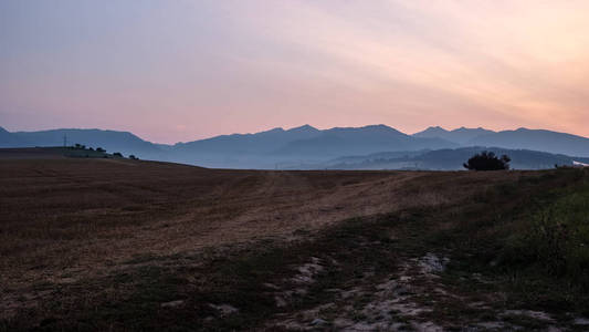 斯洛伐克 Tatra 山脉的美丽日落