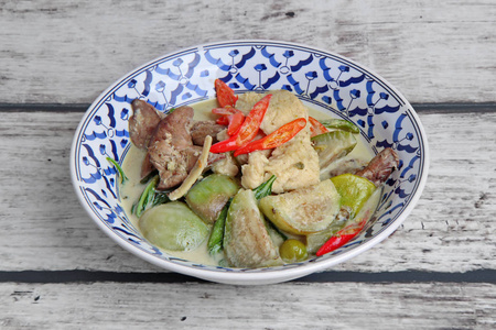 泰国流行食谱, 绿鸡肉咖喱椰奶配茄子和煮鸡血