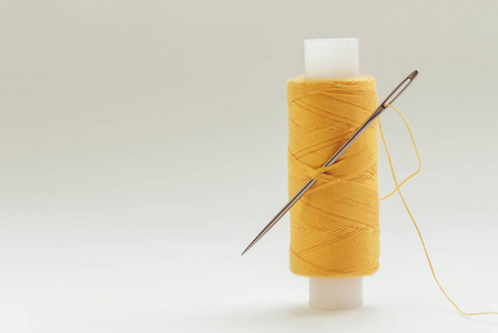 缝纫和针织红色线圈和针的裁缝裁缝针线的组成