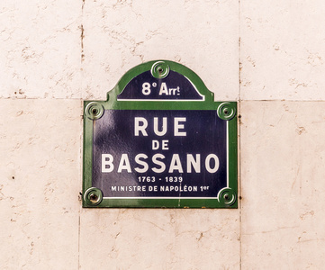 Rue de 巴萨诺旧路牌在巴黎