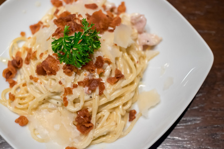 中厚板的意大利面条 Carbonara