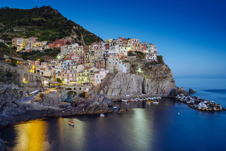 在日落时 Manarola 全景