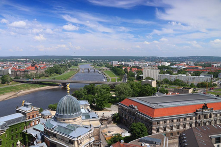 德累斯顿城市空中风景在德国 Sachsen 状态。Elbe 河