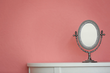 女人古董镜子
