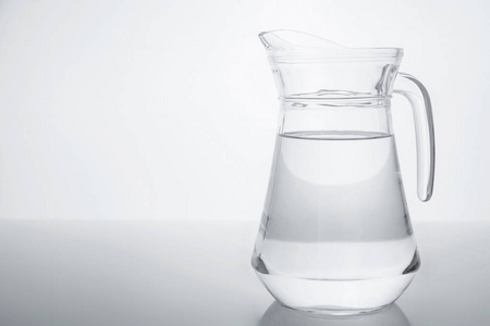 玻璃透明罐填充清水