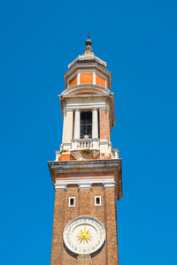 时钟在钟楼或塔的基耶萨工会圣地 Apostoli, 威尼斯, 意大利