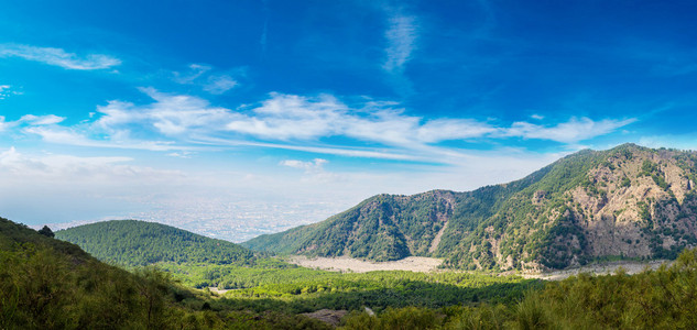 维苏威旁的山风景