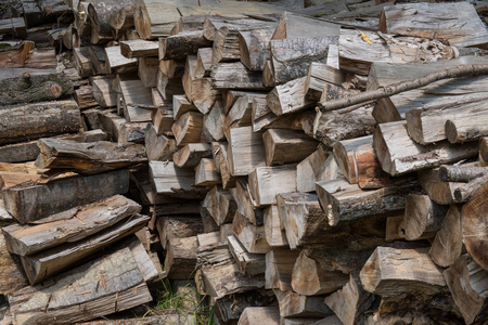 木材的堆积, 干切碎原木的背景