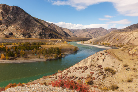 山中的第一场雪