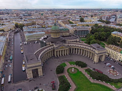 俄罗斯圣彼得堡圣母大教堂鸟瞰图。Kazanskiy 大教堂, 涅夫斯基远景, 圣彼得堡城。圣彼得堡的城市风貌。俄罗斯旅游业旅游概