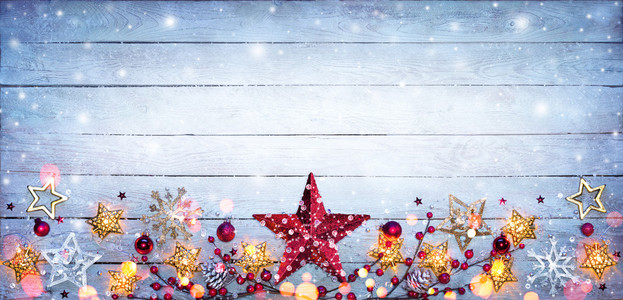 圣诞边框星星装饰在雪板上