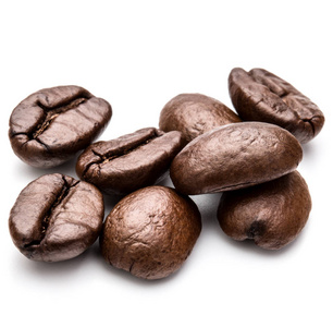 烘培的咖啡豆在白色的背景抠出孤立