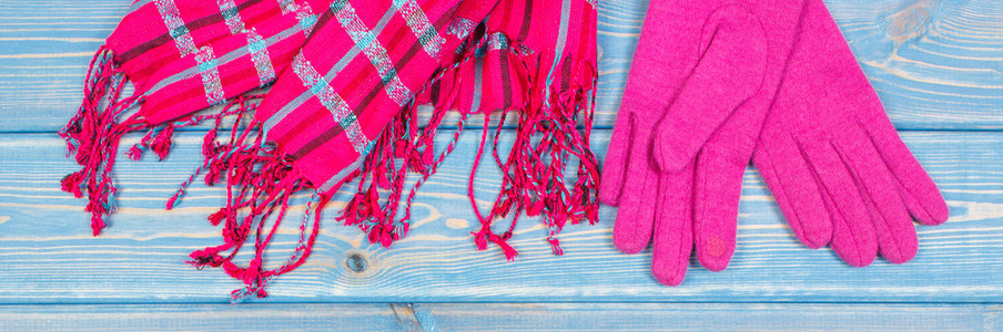手套和披肩的女人老的板子，秋天或冬天服装