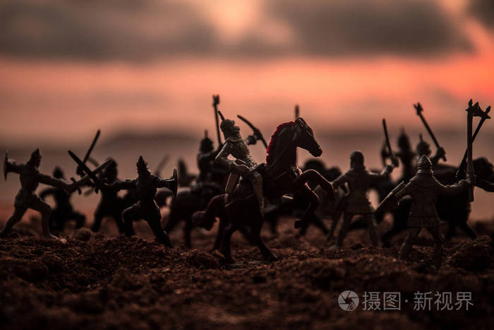 中世纪战斗场面与骑兵和步兵.