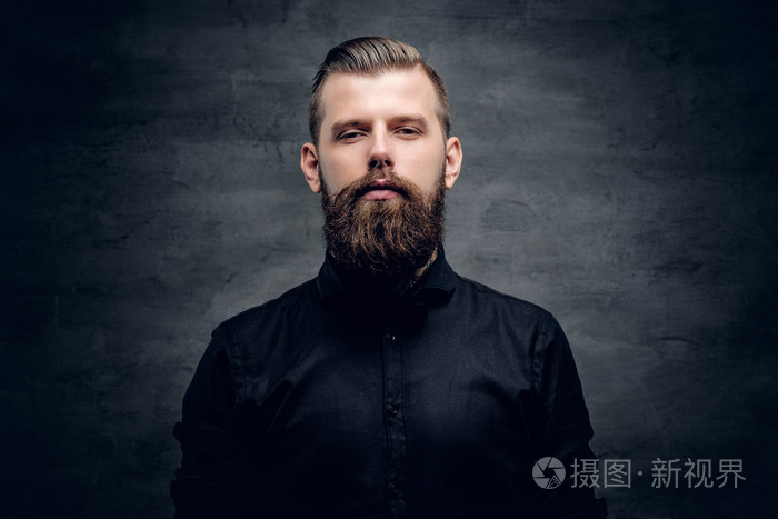 大胡子的时髦男