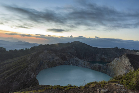 Danau Kootainuamuri 和 Danau Alapolo, 印度尼西亚 Kelimutu 国家公园的三个口湖泊