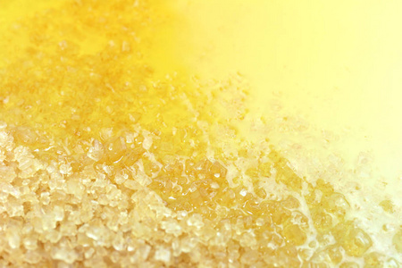 糖蜜蜂点滴混合砂糖，作为甜食