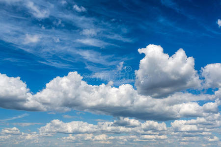 气候多云的图片-气候多云的素材-气候多云的插画-摄图新视界