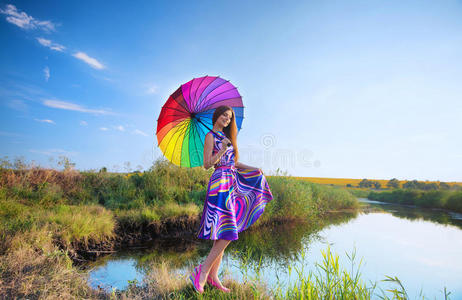 雨伞美女图片