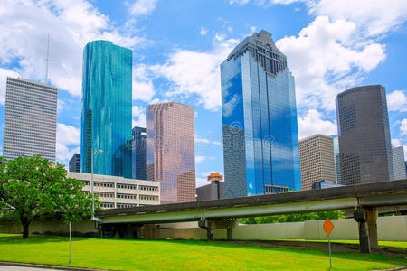 休斯顿德克萨斯州天际线现代天空景观和蓝天