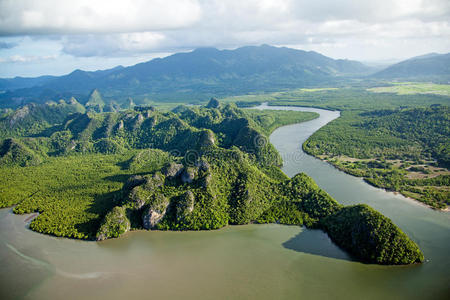 热带岛屿天堂河山鸟瞰图