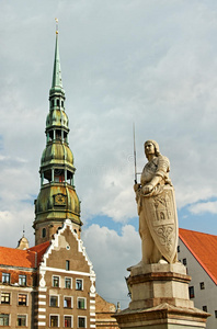 拉脱维亚里加的罗兰雕像和圣彼得教堂