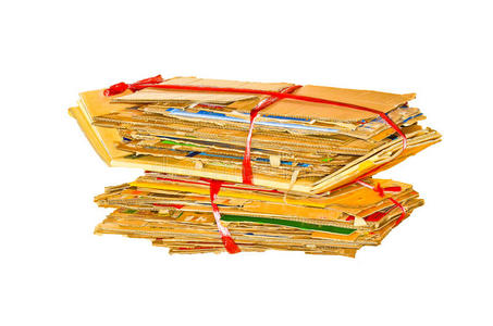 废纸板丝的废纸板废纸和产品由再生纸制成: 一次性餐具,包装盒,纸箱