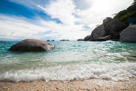 美丽的海滩和海浪