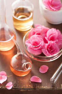 粉红花朵芳香疗法和炼金术