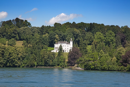 在 Walensee 夏日风景