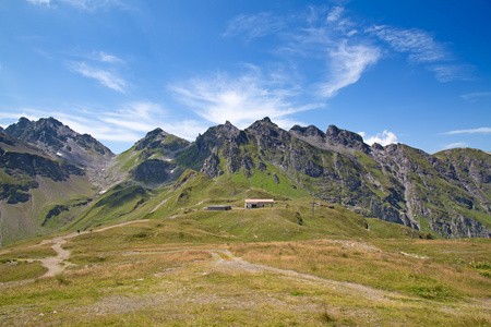 在瑞士的阿尔卑斯山徒步旅行