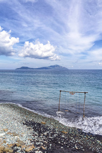 蓝色石海滩与 Savu 海在背景