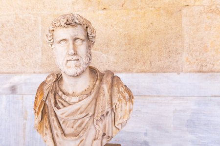 罗马皇帝 Antoninus Pius 在雅典的雕像半身像